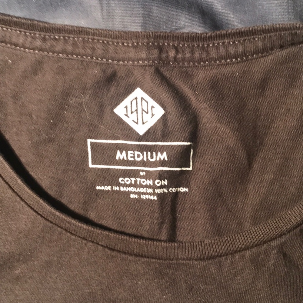 tshirt - Picture 2 of 2